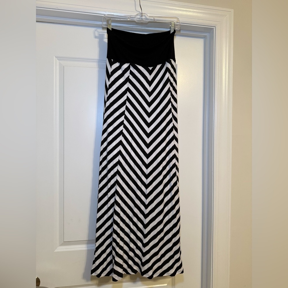 Buffalo David Bitton Black and White Chevron Maxi Skirt Size M